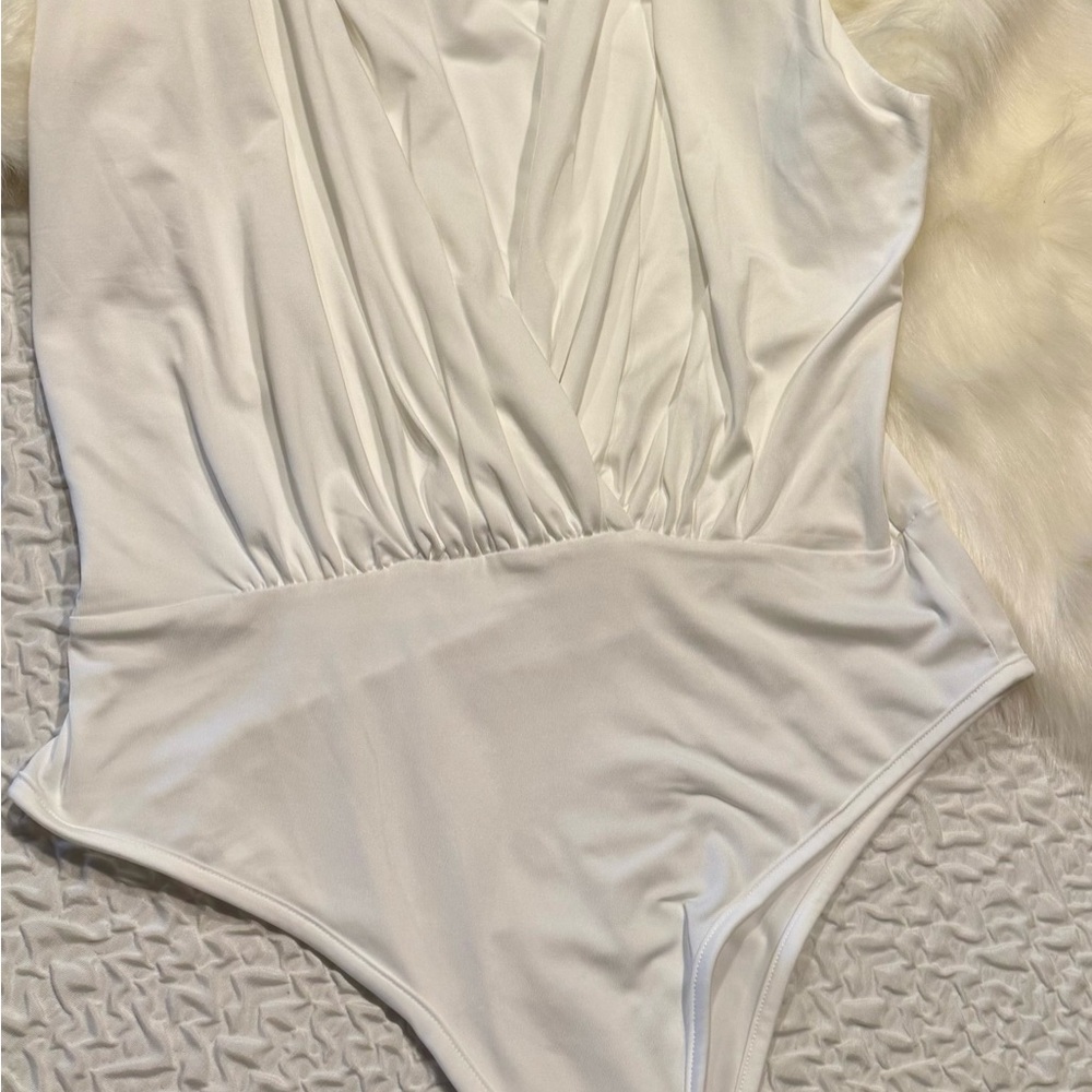 Elegant white V-neck bodysuit for women Size L - Picture 5 of 11